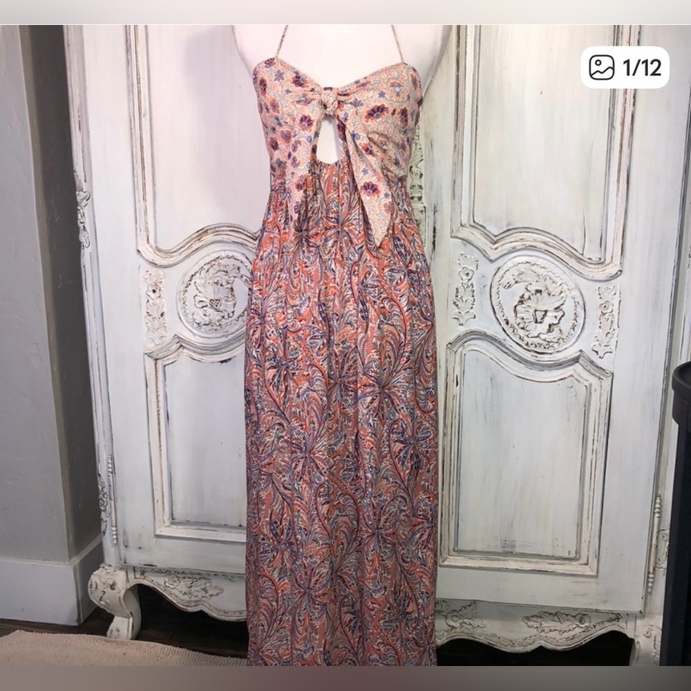 ZARA BASIC Two Tone Graphic Fabric Peek a Boo
Bodice Halter Maxi Dress Size S